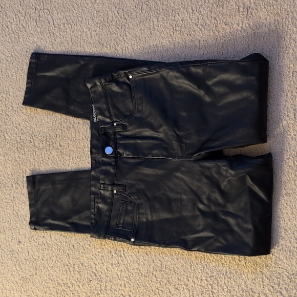 Blank NYC The Bond Faux Learher Skinny Leg Pants Size 29 - Picture 3 of 9
